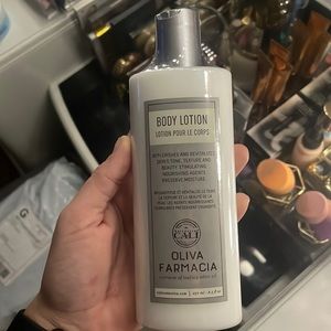 New Olivia Farmacia body lotion